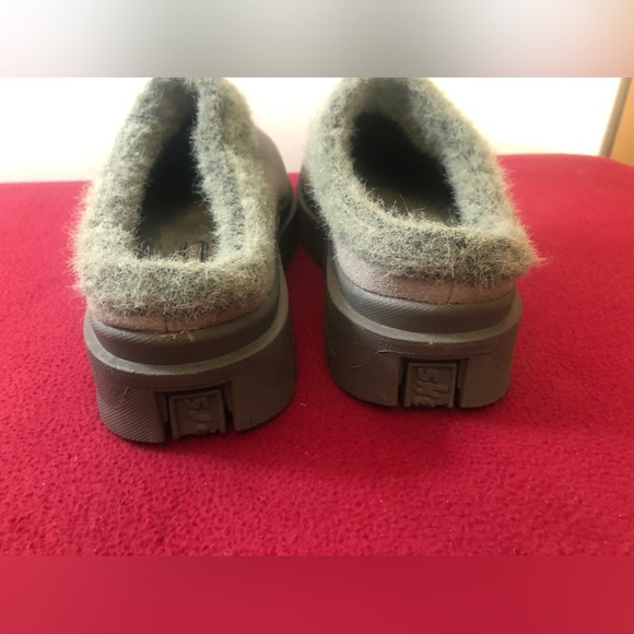 Skechers Suede Mule - Picture 8 of 10